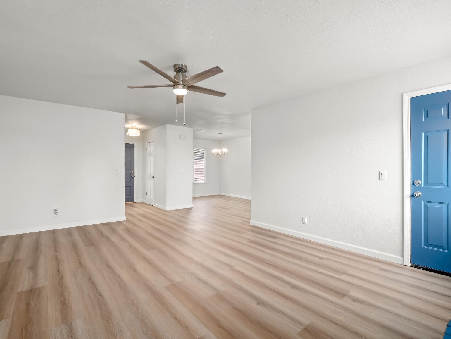 2012 N Laureen Ave, Fresno, CA 93703