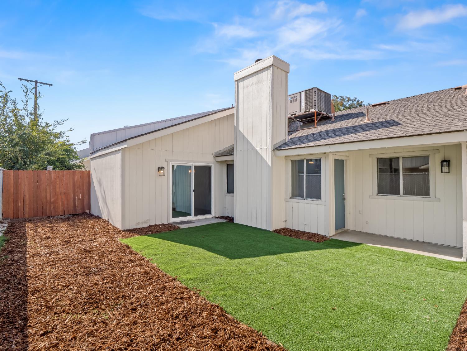 2012 N Laureen Ave, Fresno, CA 93703