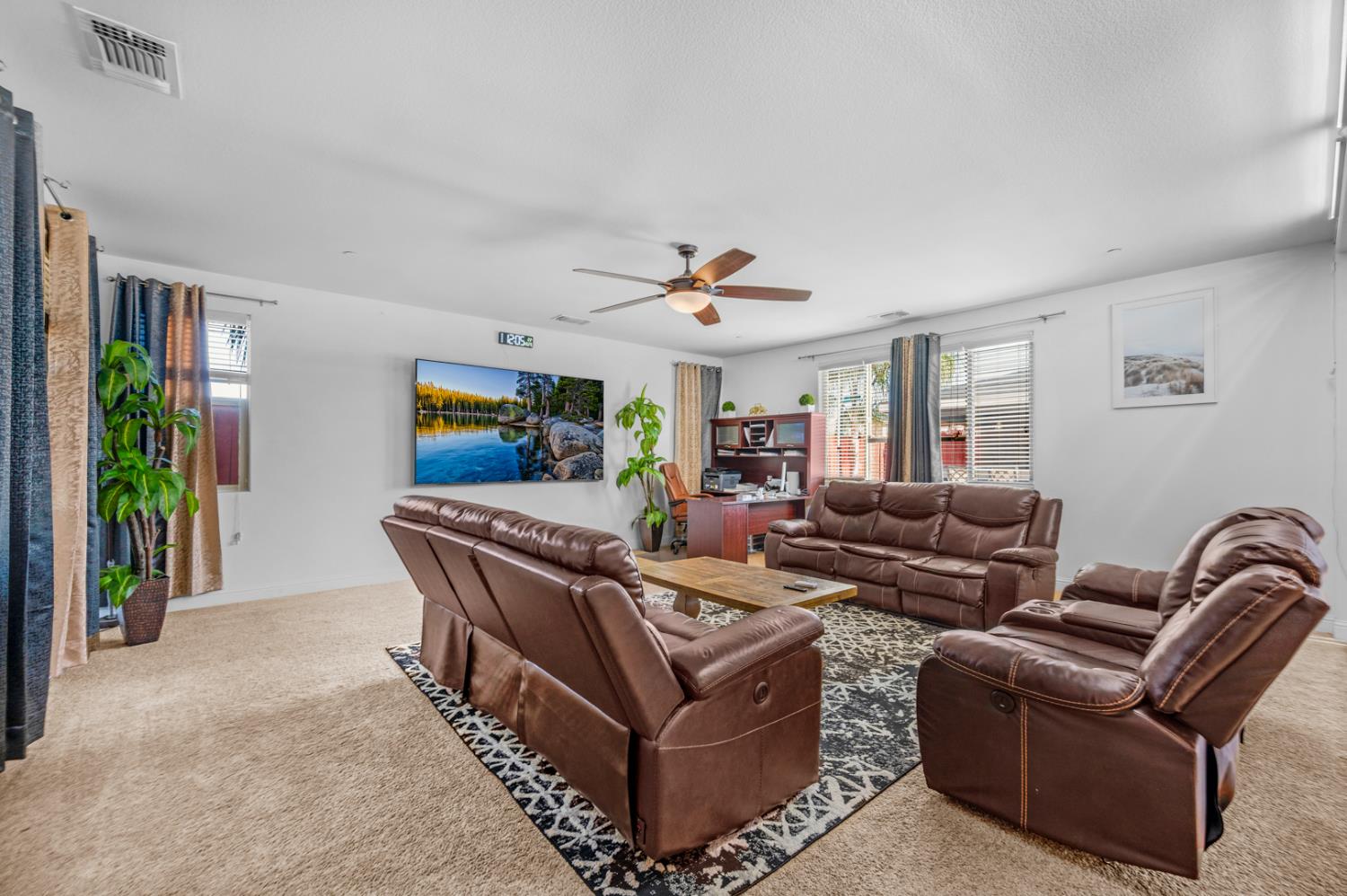 2302 N Jason Ave, Fresno, CA 93737