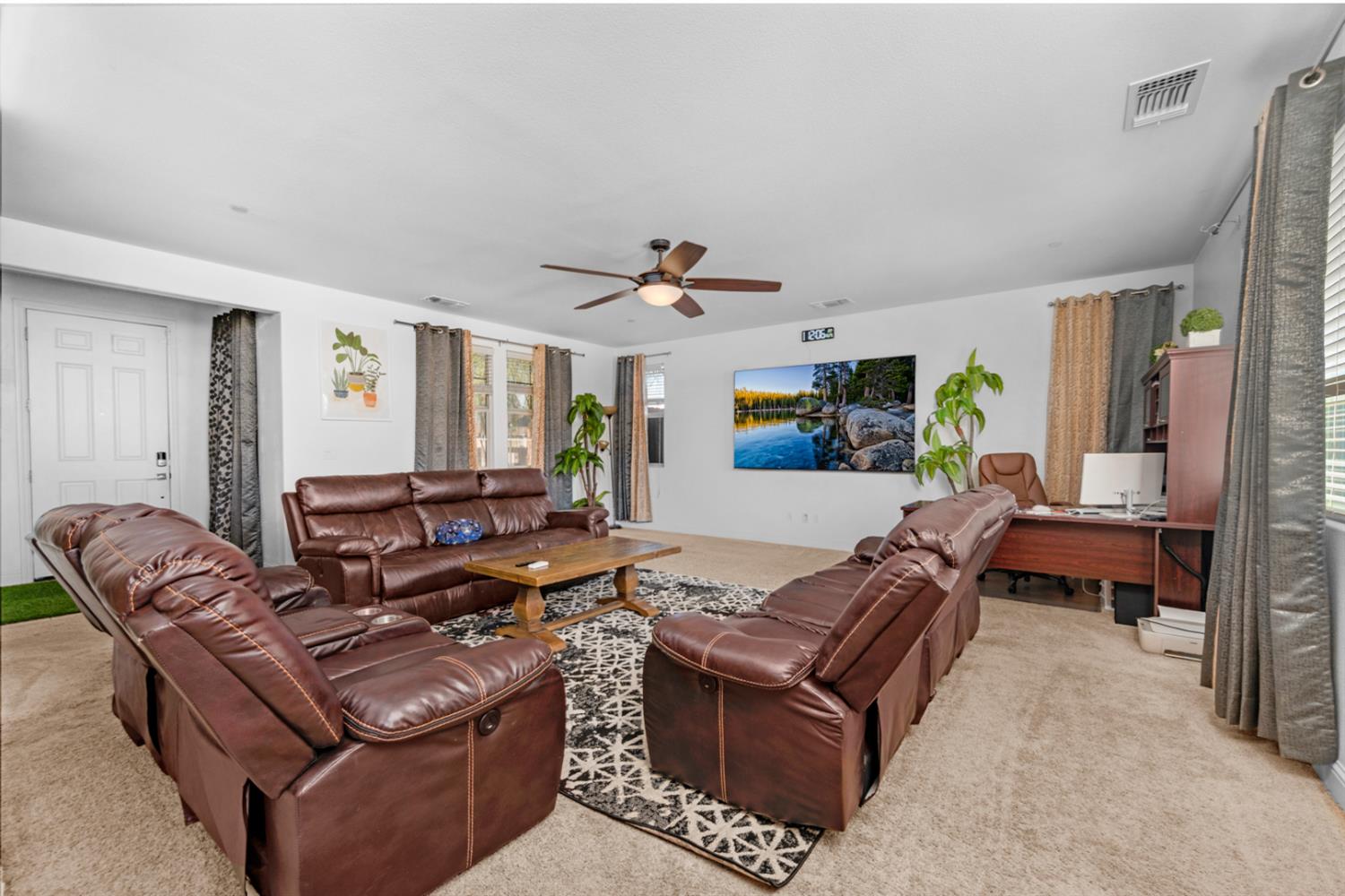 2302 N Jason Ave, Fresno, CA 93737