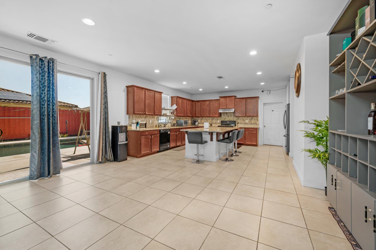 2302 N Jason Ave, Fresno, CA 93737