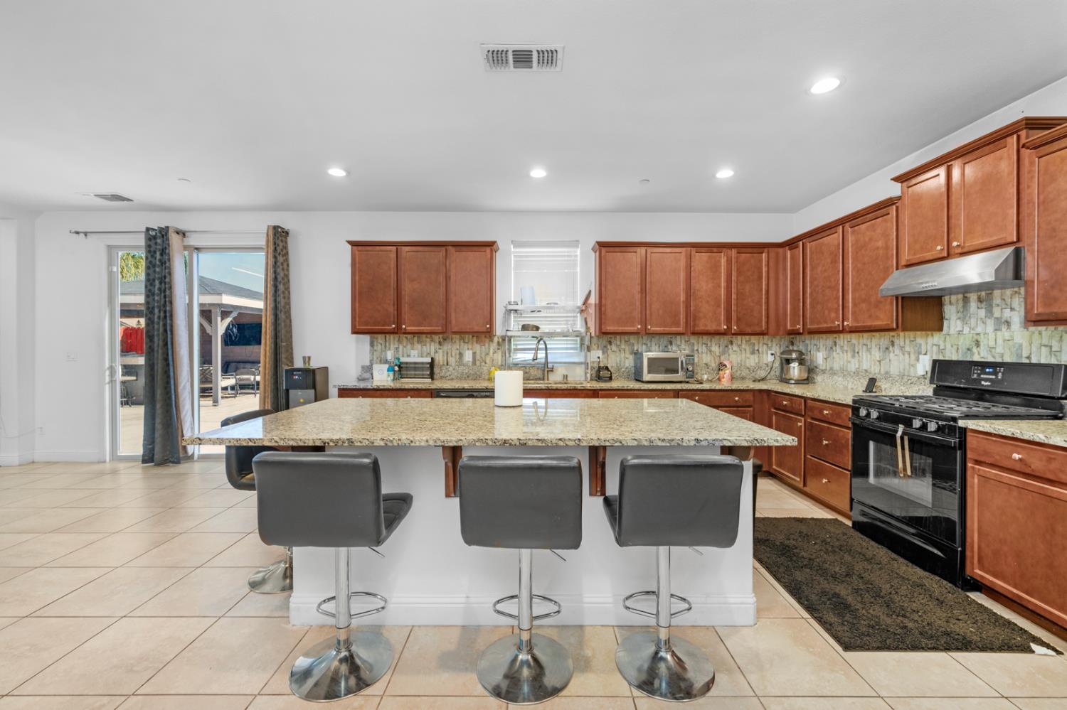 2302 N Jason Ave, Fresno, CA 93737