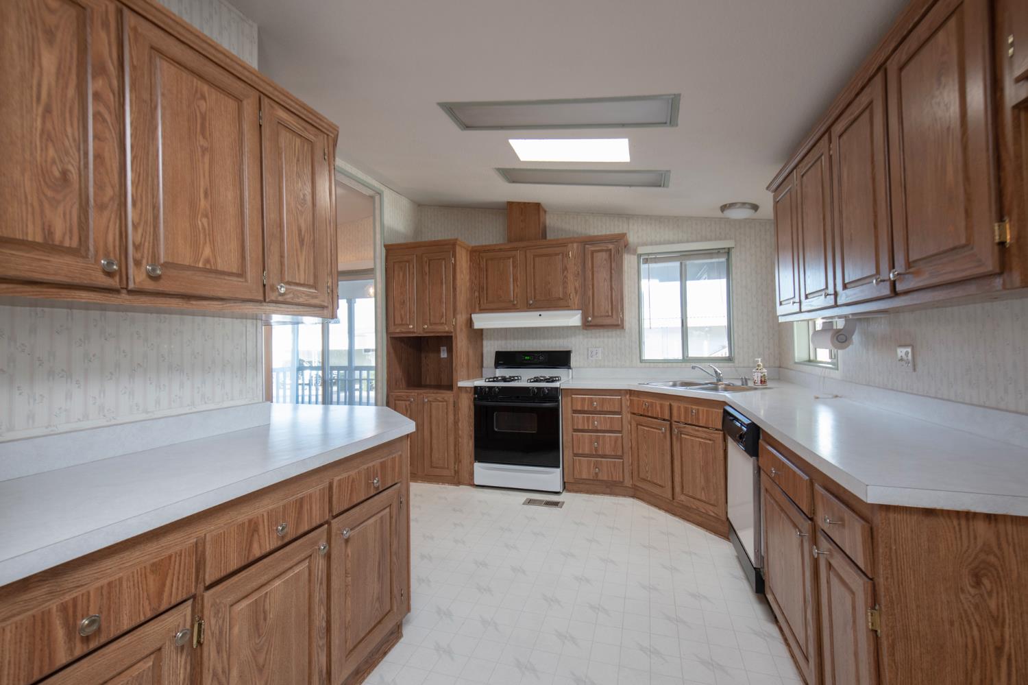 1001 Sylmar Ave #99, Clovis, CA 93612