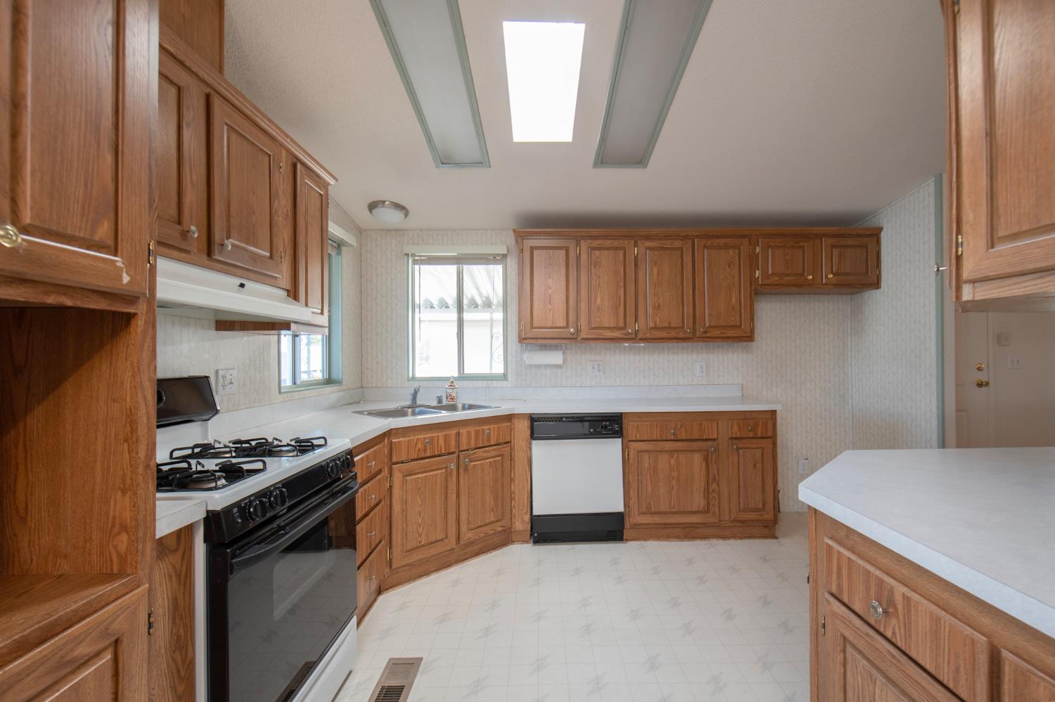 1001 Sylmar Ave #99, Clovis, CA 93612