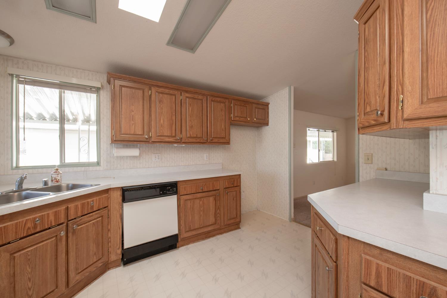 1001 Sylmar Ave #99, Clovis, CA 93612