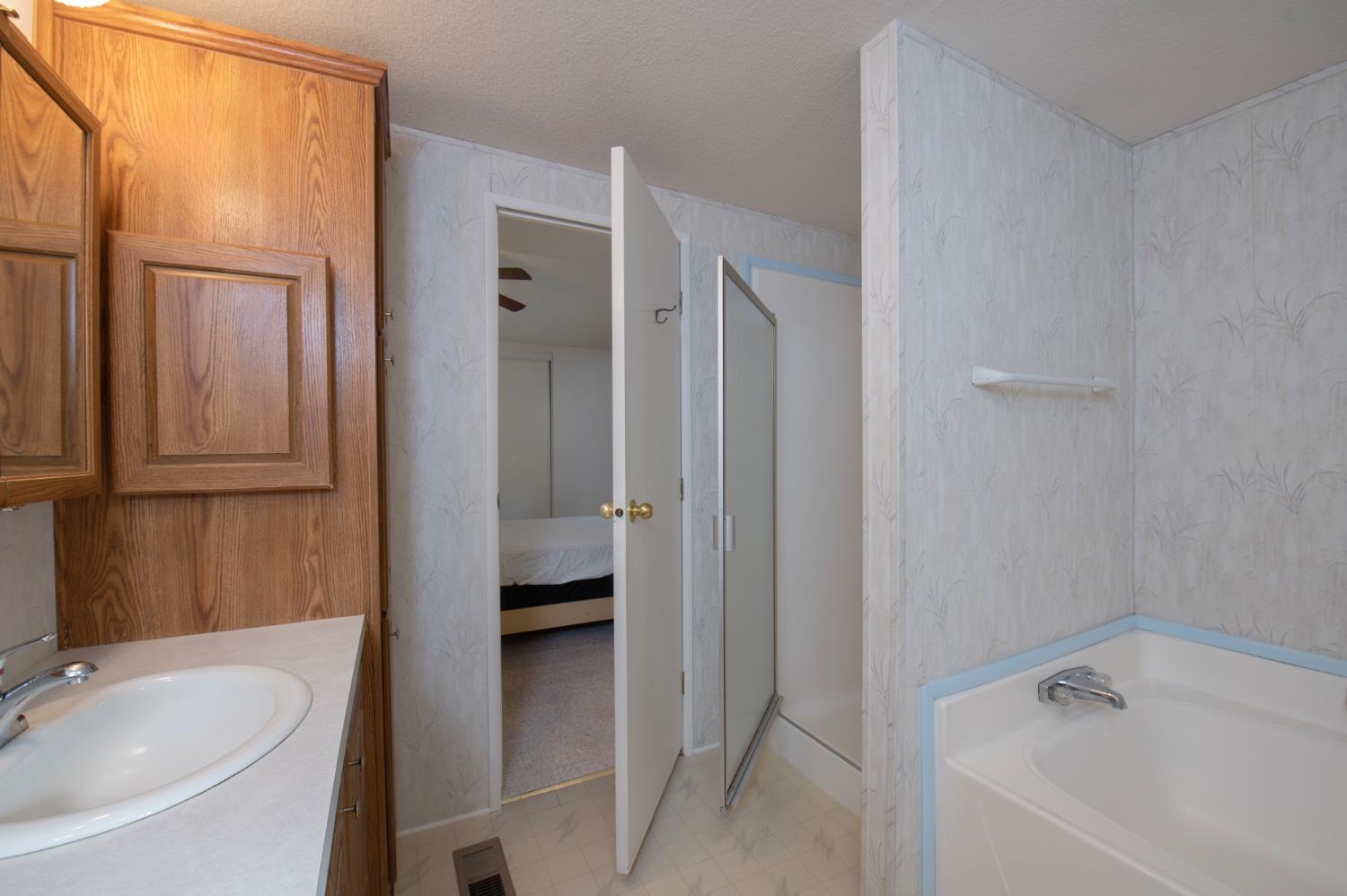 1001 Sylmar Ave #99, Clovis, CA 93612