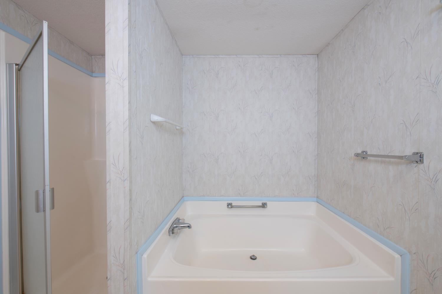 1001 Sylmar Ave #99, Clovis, CA 93612