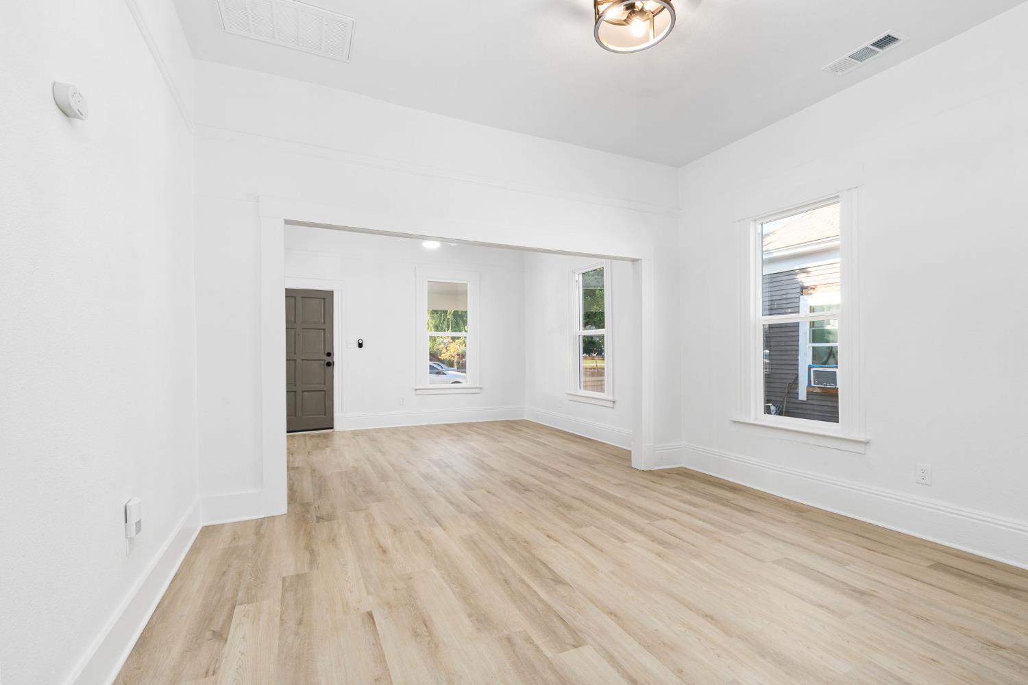 244 N U St, Fresno, CA 93701