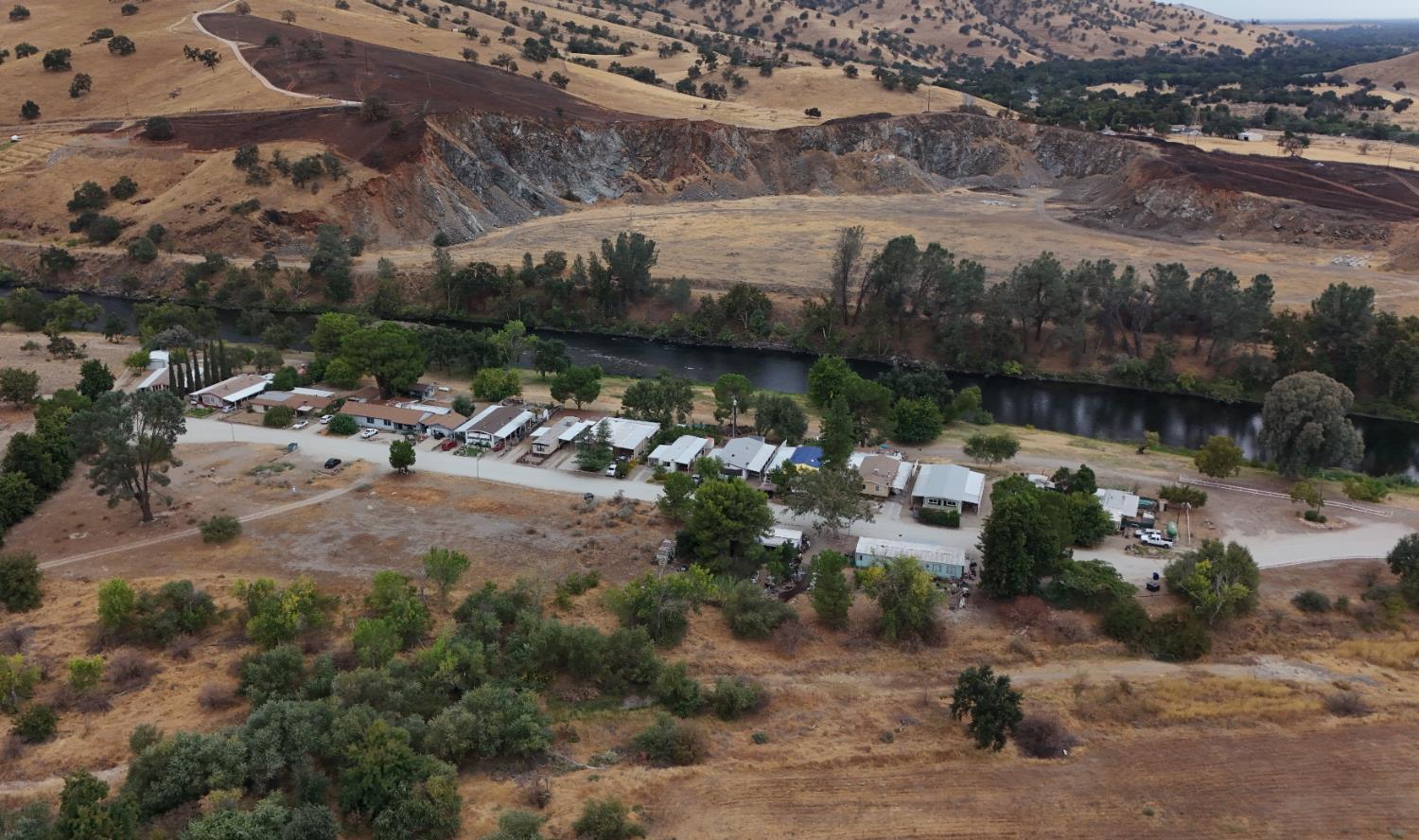 25433 E Trimmer Springs Rd, Sanger, CA 93657