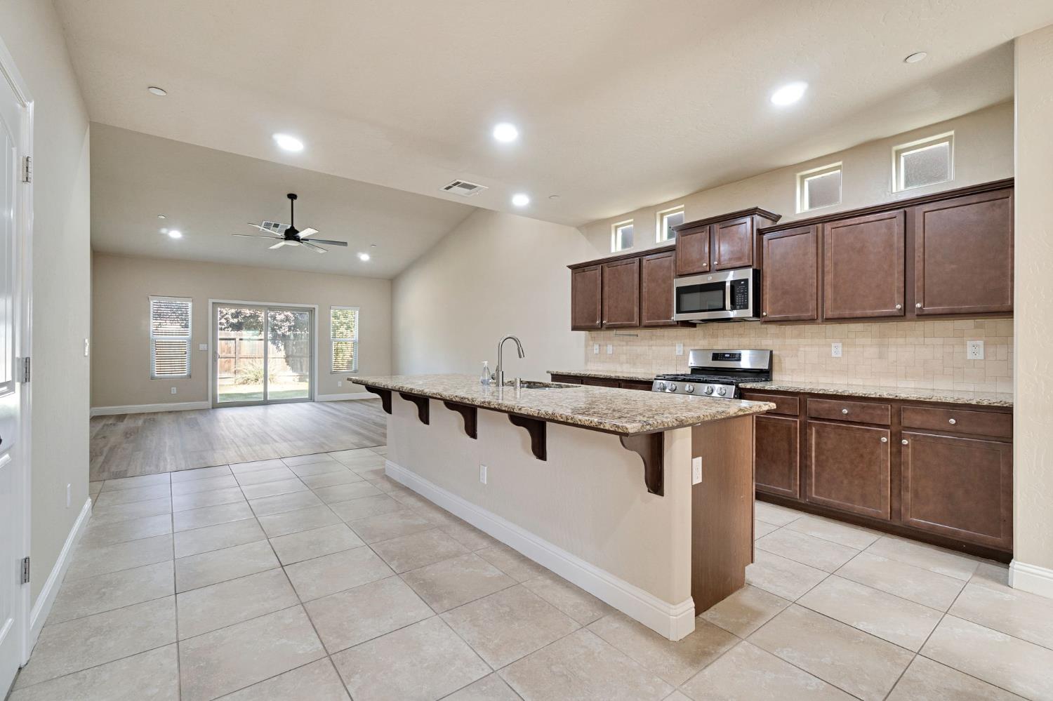 6165 E Farrin Ave, Fresno, CA 93727