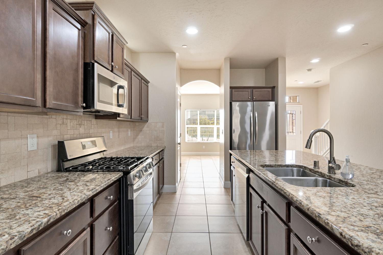 6165 E Farrin Ave, Fresno, CA 93727