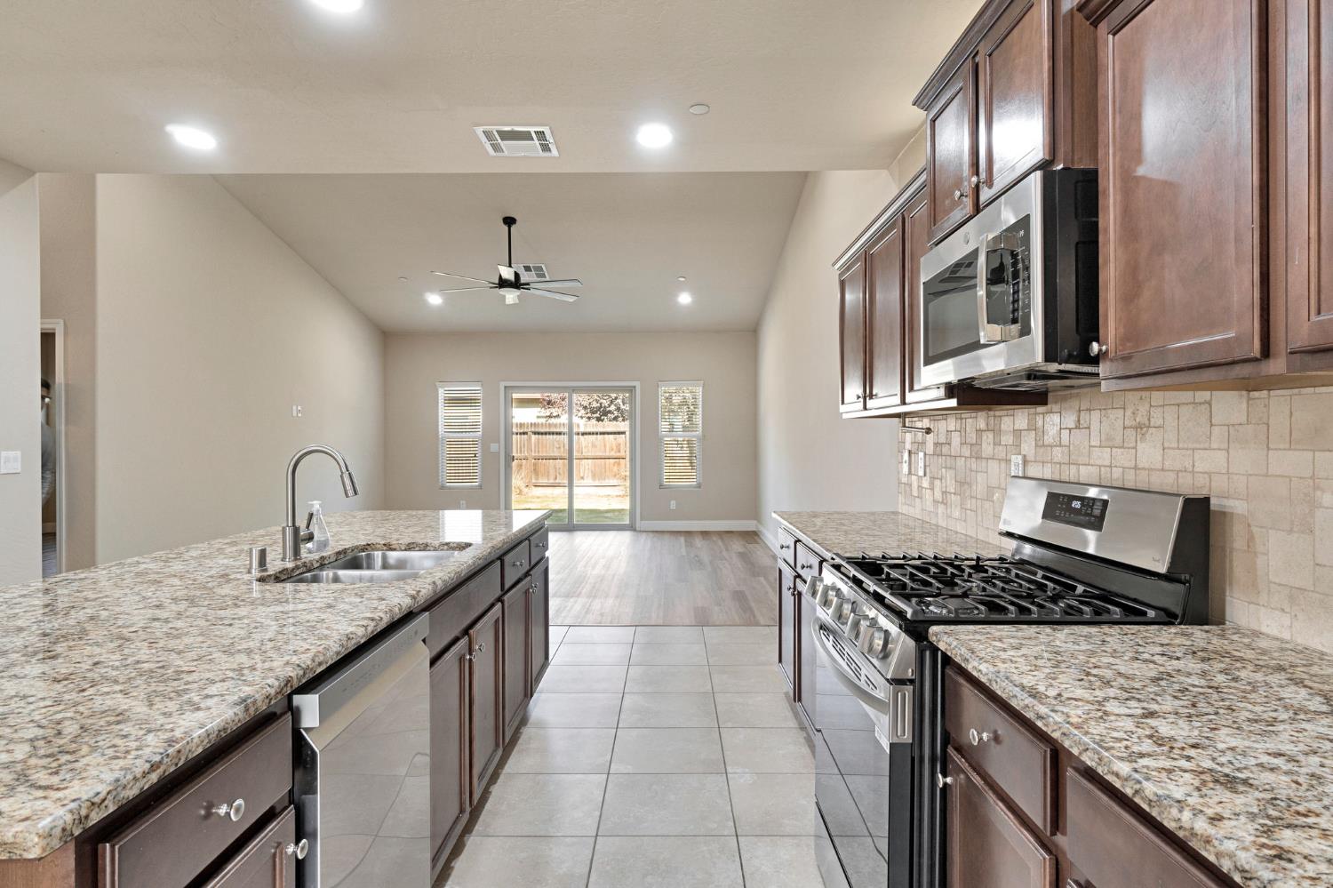 6165 E Farrin Ave, Fresno, CA 93727