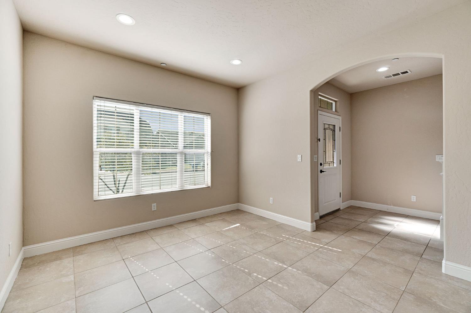 6165 E Farrin Ave, Fresno, CA 93727