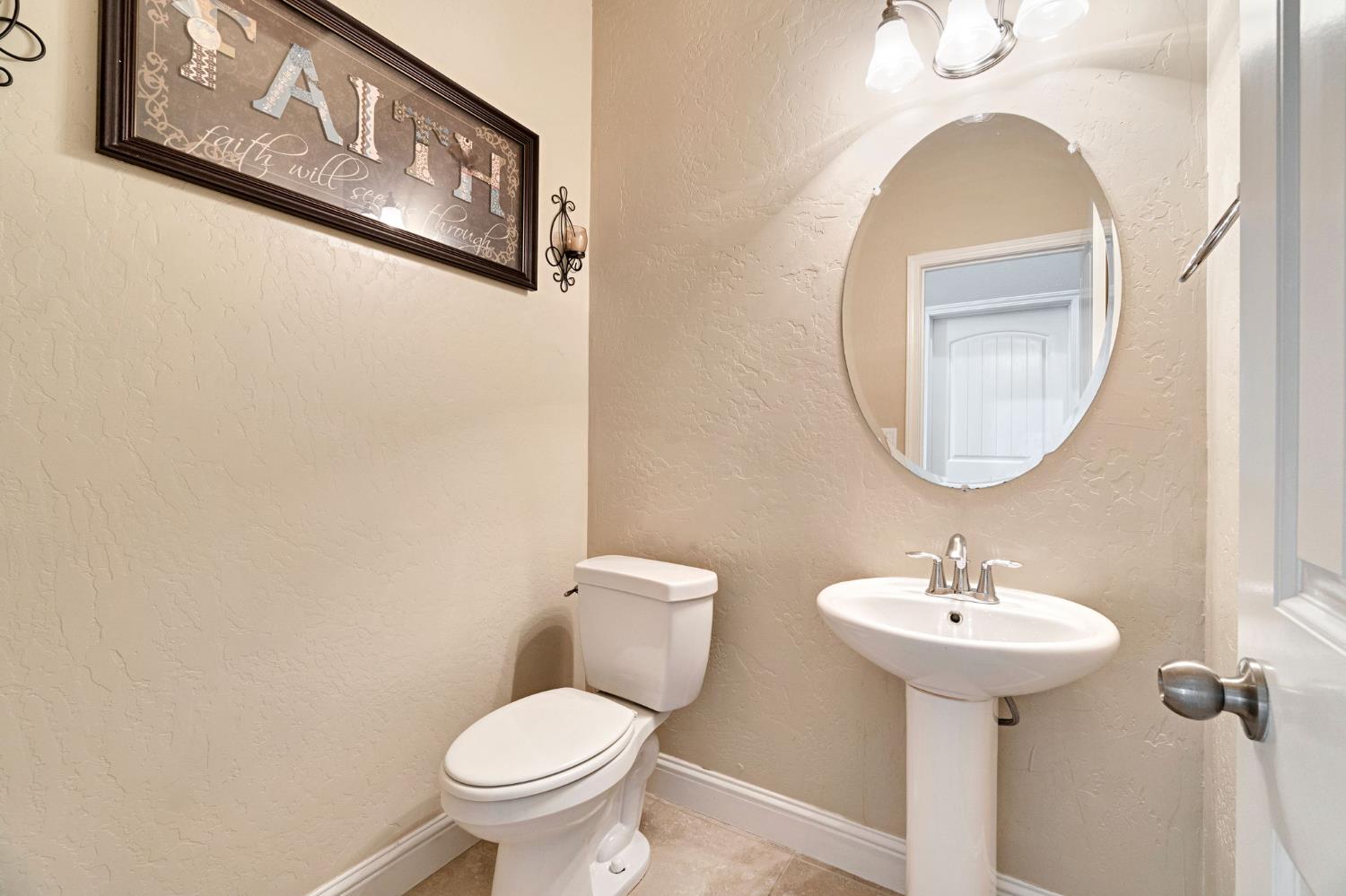 6165 E Farrin Ave, Fresno, CA 93727