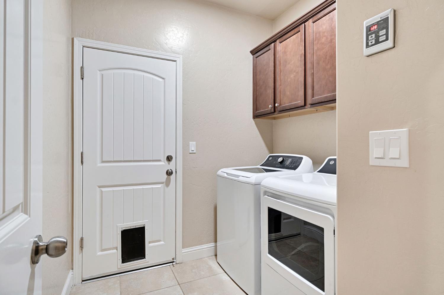 6165 E Farrin Ave, Fresno, CA 93727