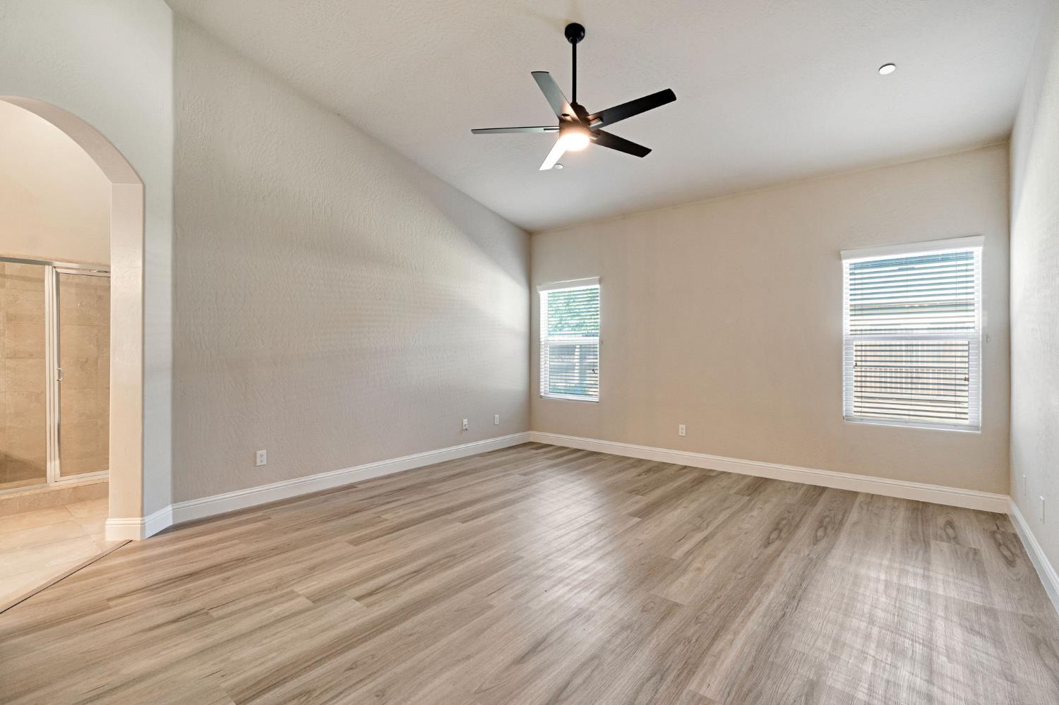 6165 E Farrin Ave, Fresno, CA 93727