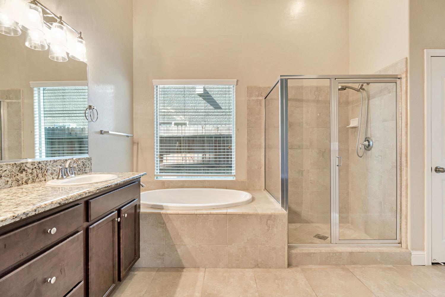 6165 E Farrin Ave, Fresno, CA 93727