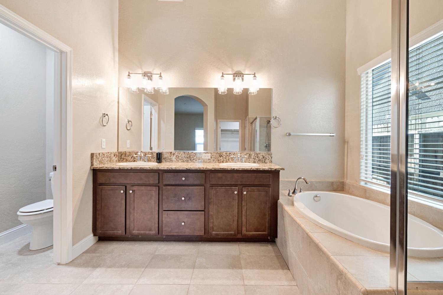 6165 E Farrin Ave, Fresno, CA 93727