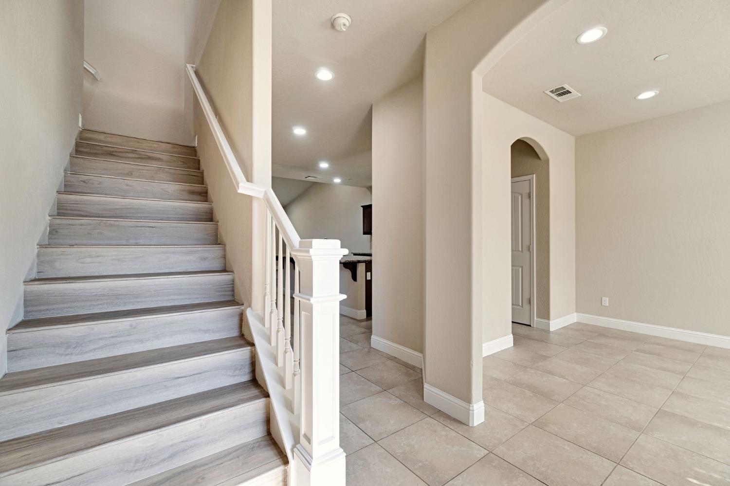 6165 E Farrin Ave, Fresno, CA 93727