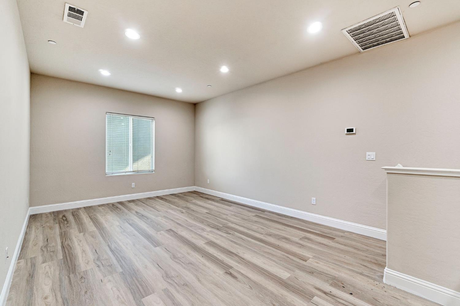 6165 E Farrin Ave, Fresno, CA 93727