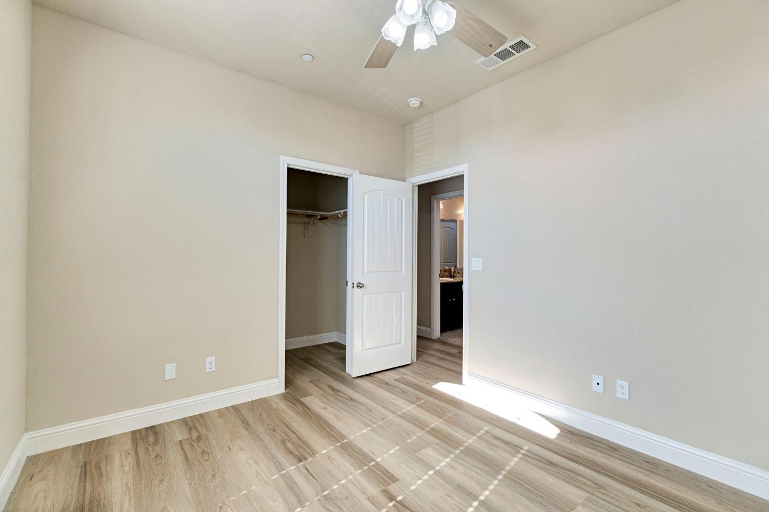 6165 E Farrin Ave, Fresno, CA 93727