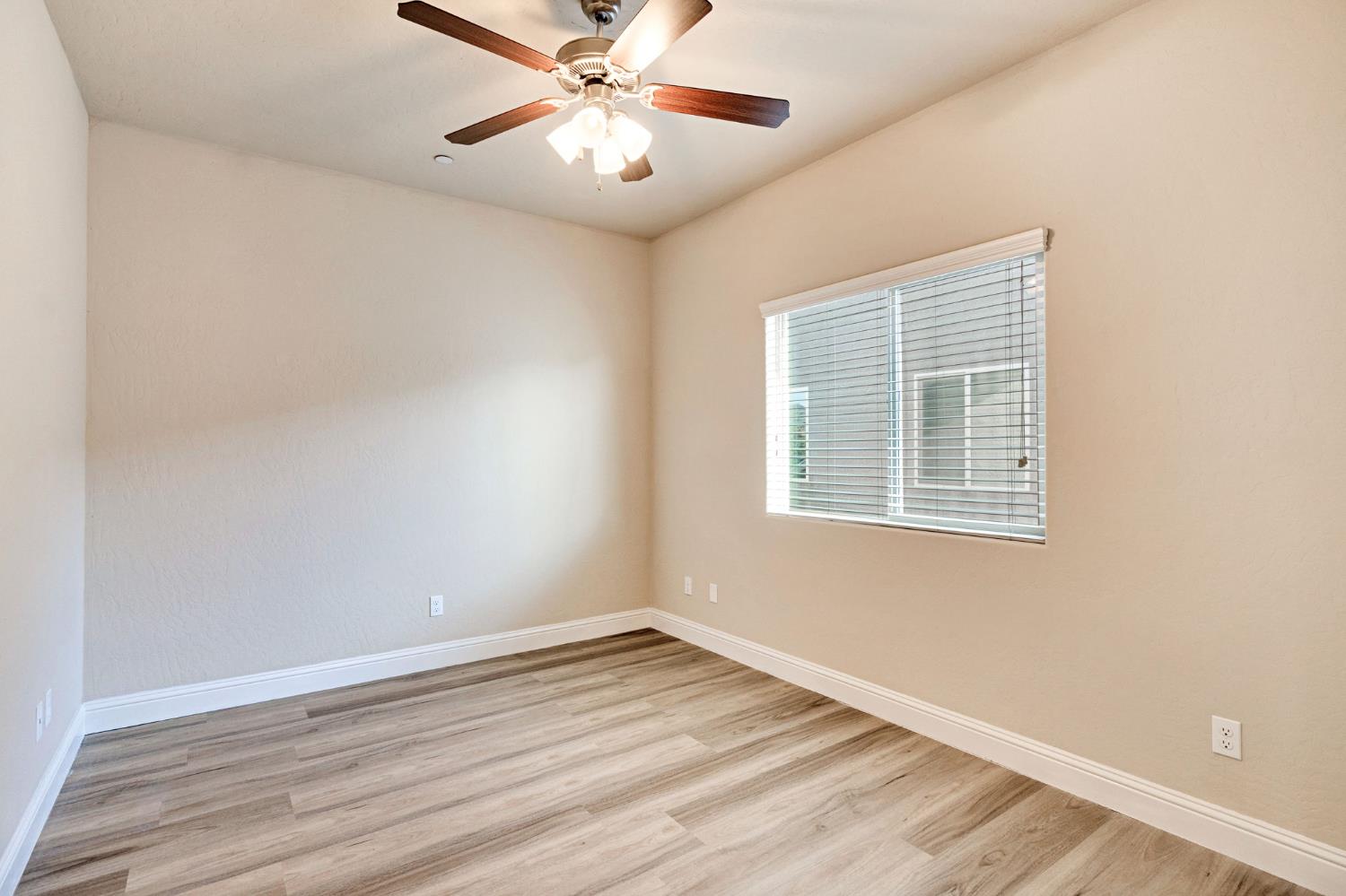 6165 E Farrin Ave, Fresno, CA 93727