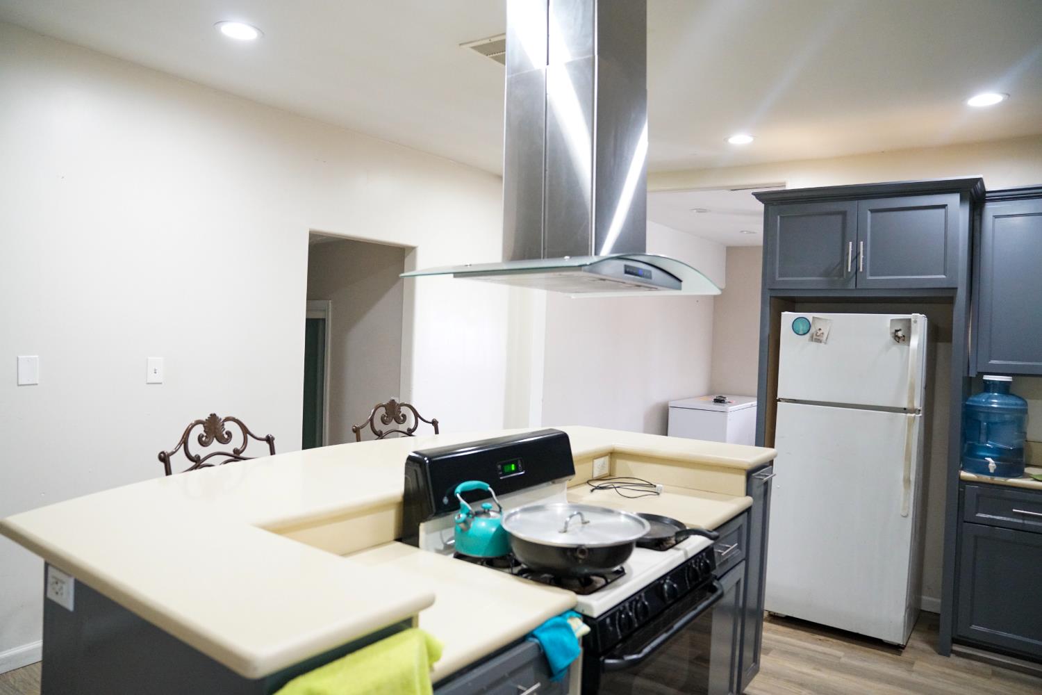 8124 S Cherry Ave, Fresno, CA 93725