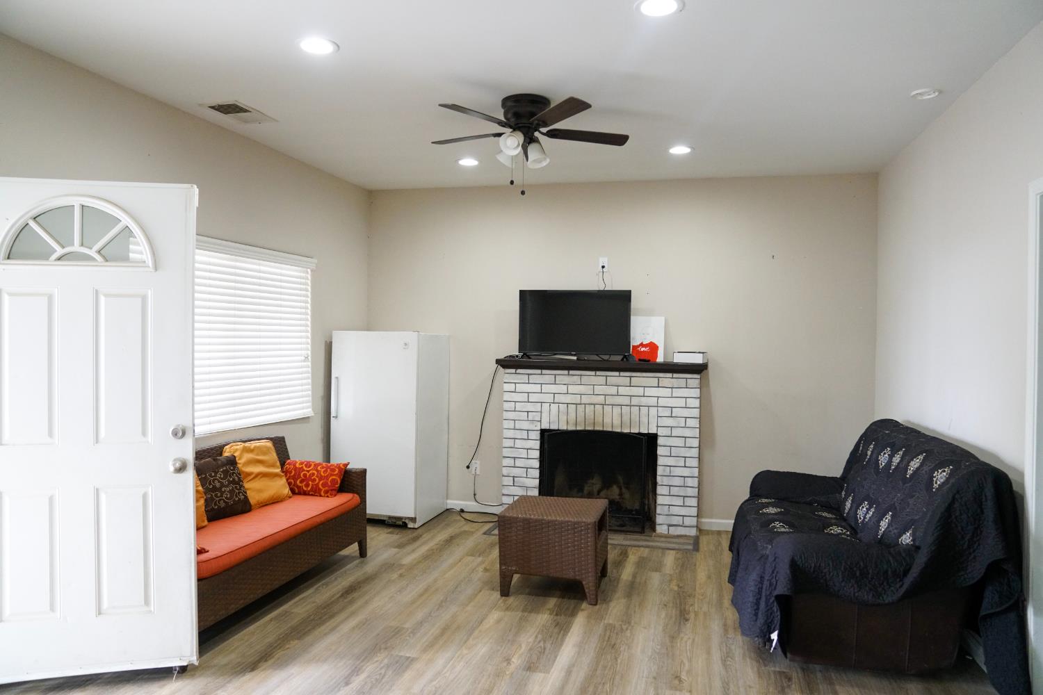 8124 S Cherry Ave, Fresno, CA 93725