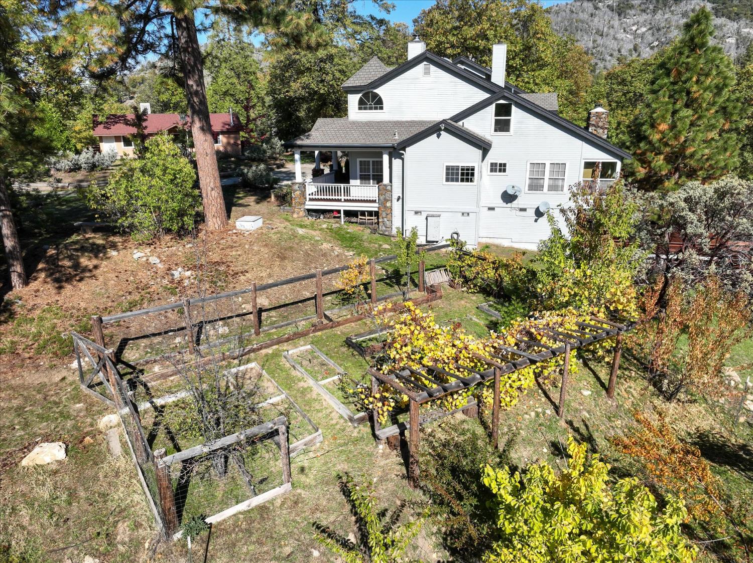 59484 Cascadel Rd, North Fork, CA 93643