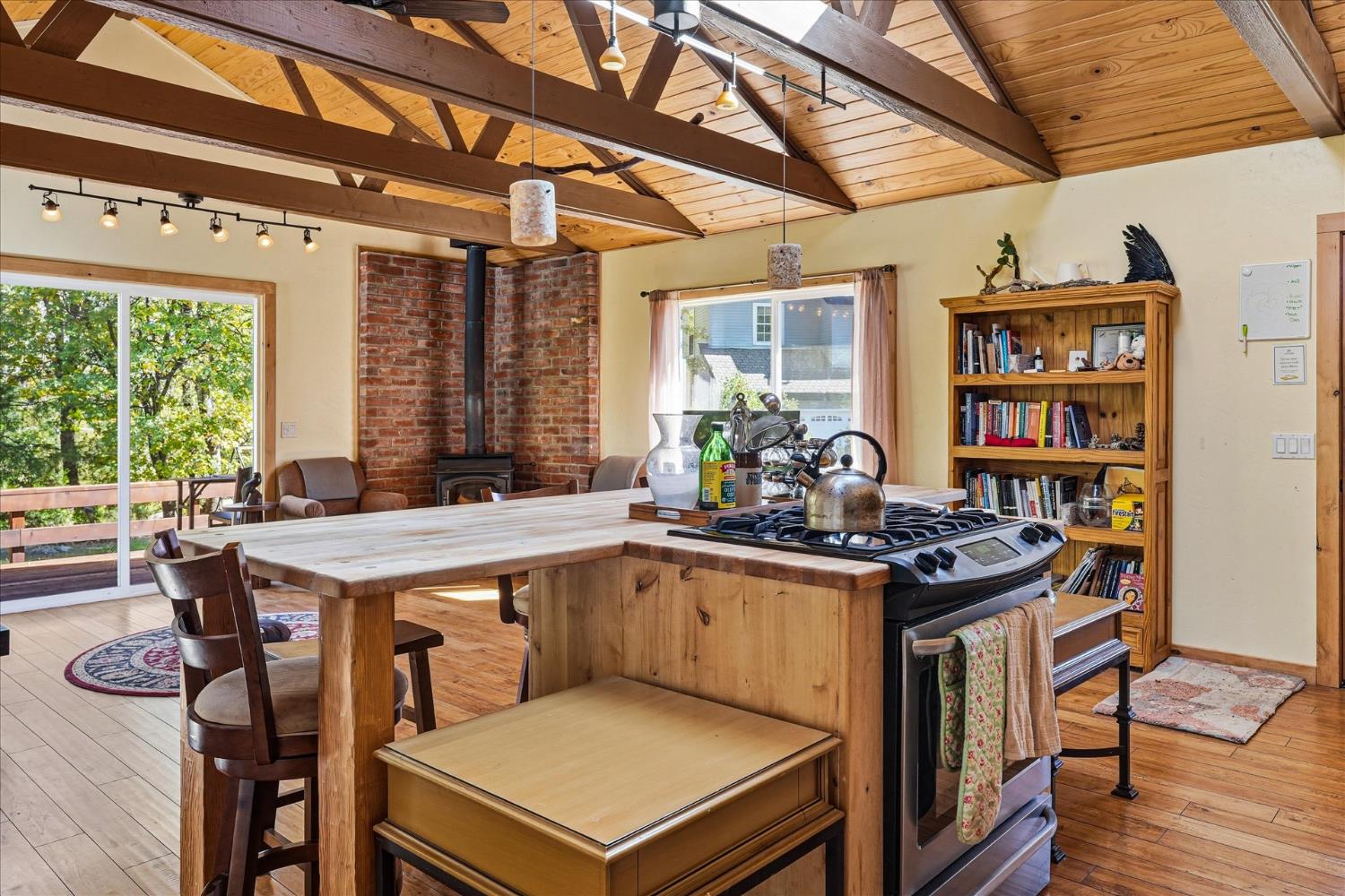 59484 Cascadel Rd, North Fork, CA 93643