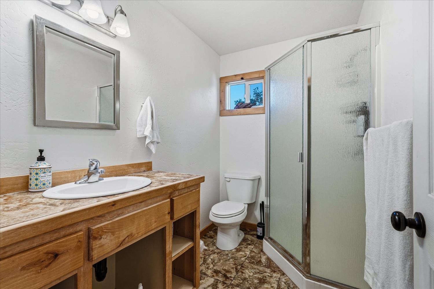 59484 Cascadel Rd, North Fork, CA 93643