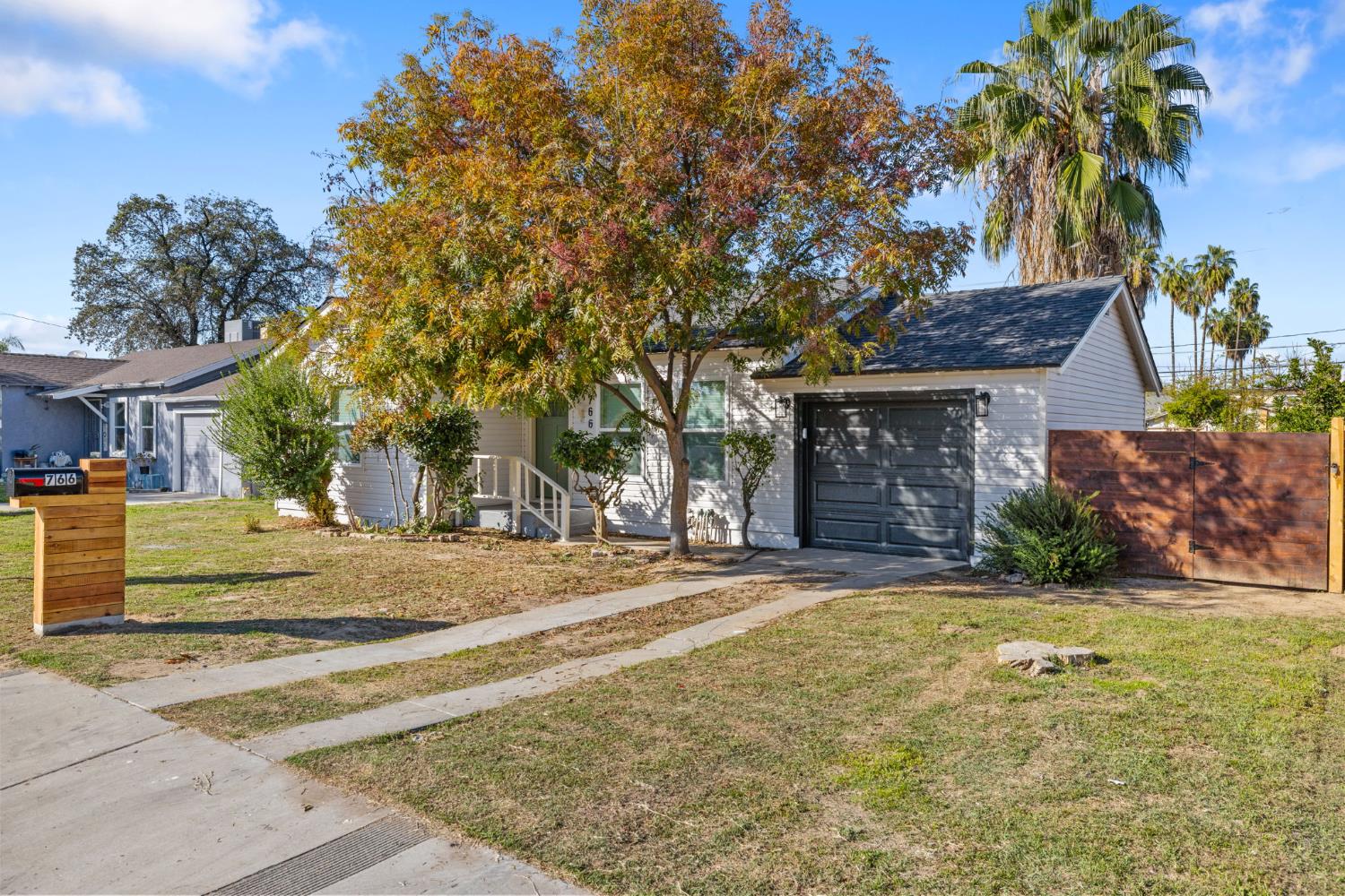 766 Lincoln St, Hanford, CA 93230