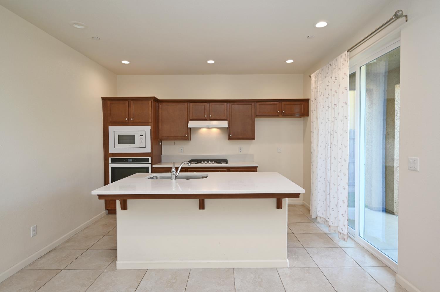 891 N Terra Cotta Dr, Fresno, CA 93727