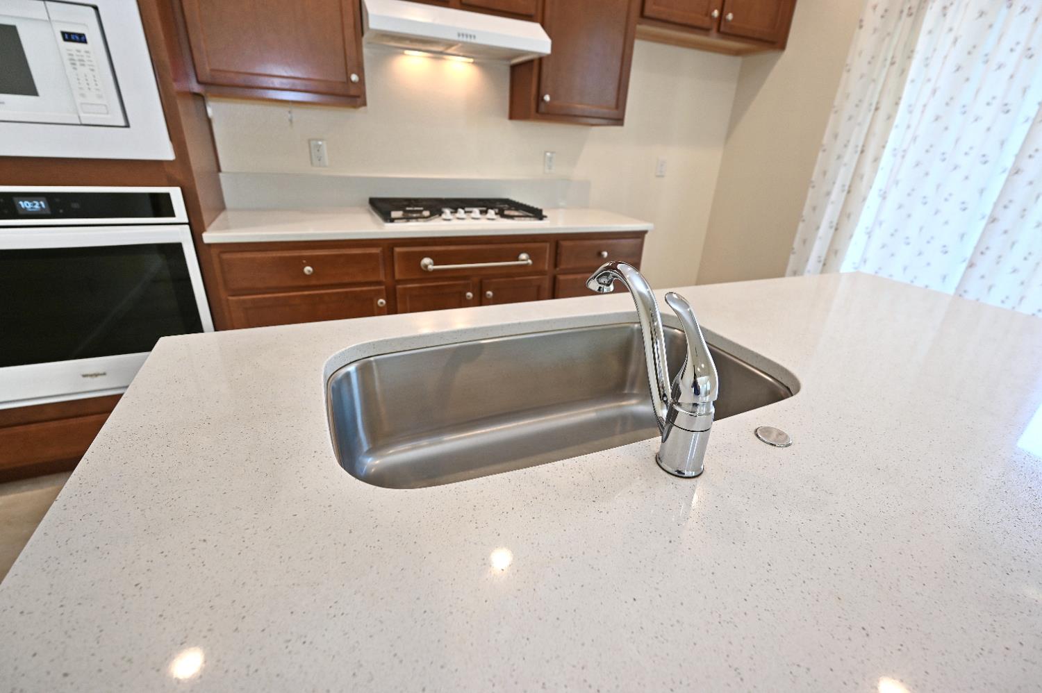 891 N Terra Cotta Dr, Fresno, CA 93727