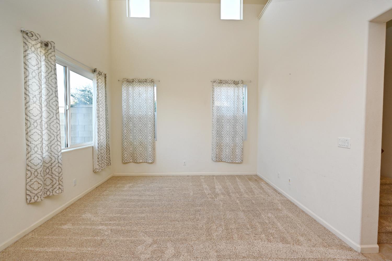 891 N Terra Cotta Dr, Fresno, CA 93727