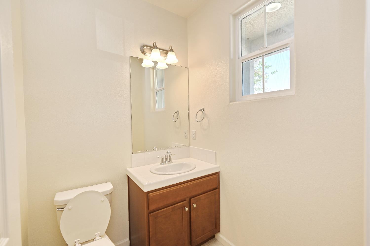 891 N Terra Cotta Dr, Fresno, CA 93727