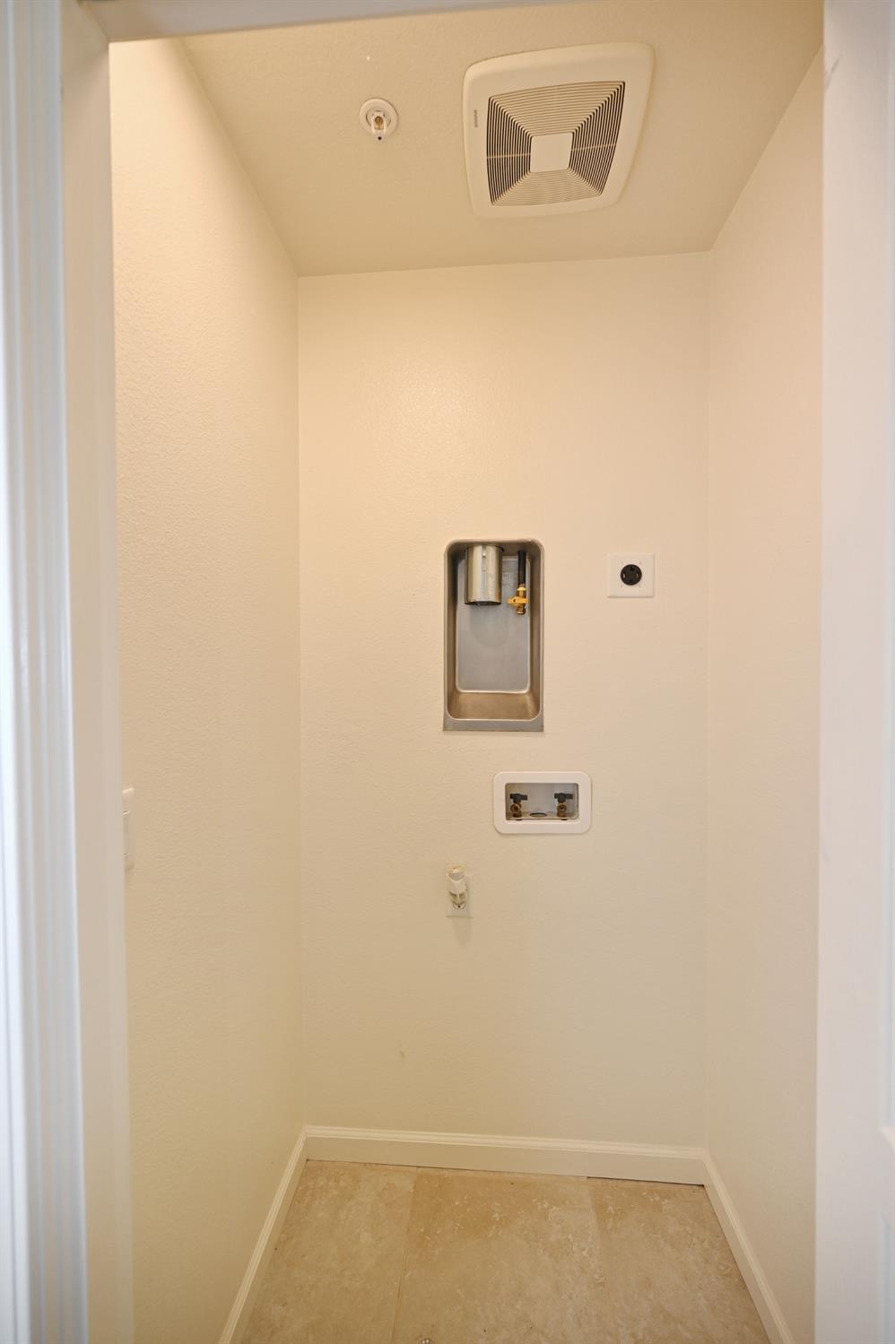 891 N Terra Cotta Dr, Fresno, CA 93727