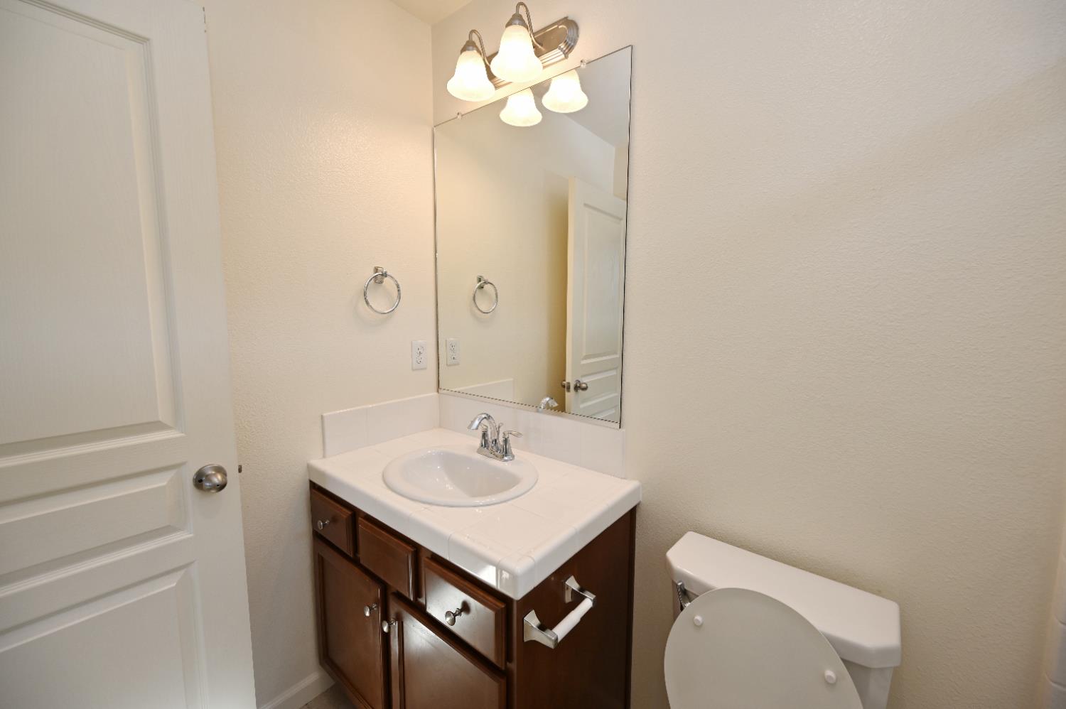 891 N Terra Cotta Dr, Fresno, CA 93727