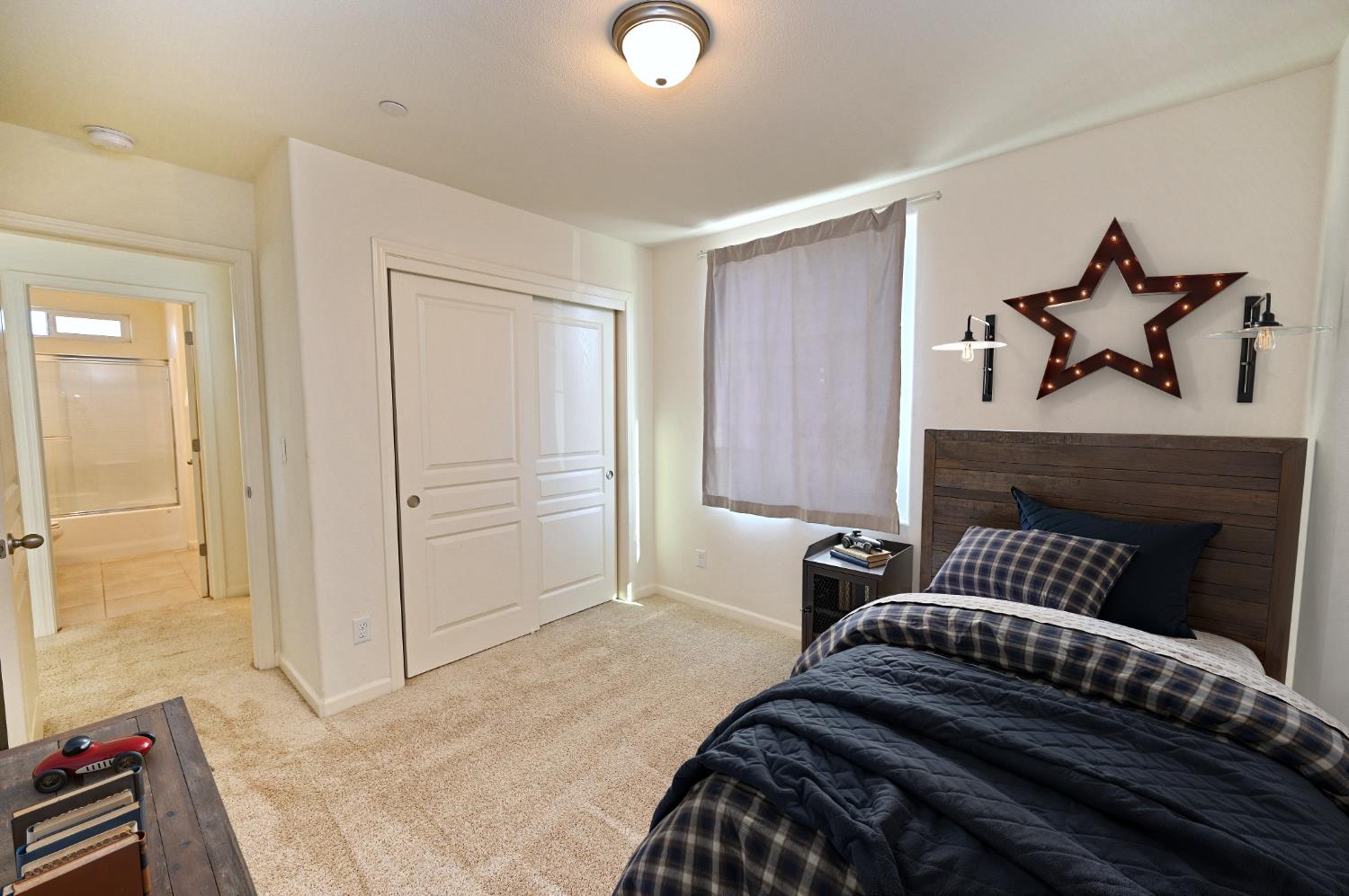 891 N Terra Cotta Dr, Fresno, CA 93727