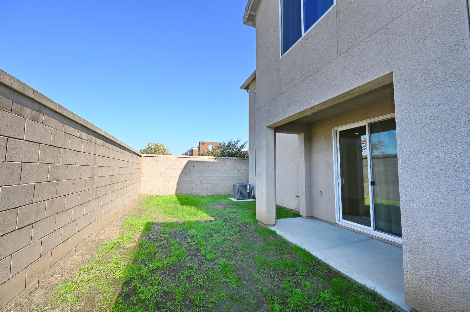 891 N Terra Cotta Dr, Fresno, CA 93727