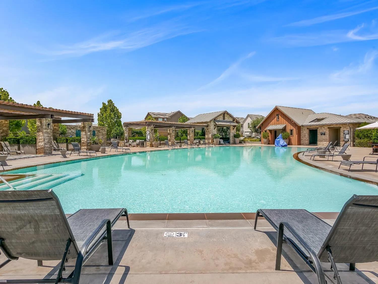 502 Traverse Dr S, Madera, CA 93636