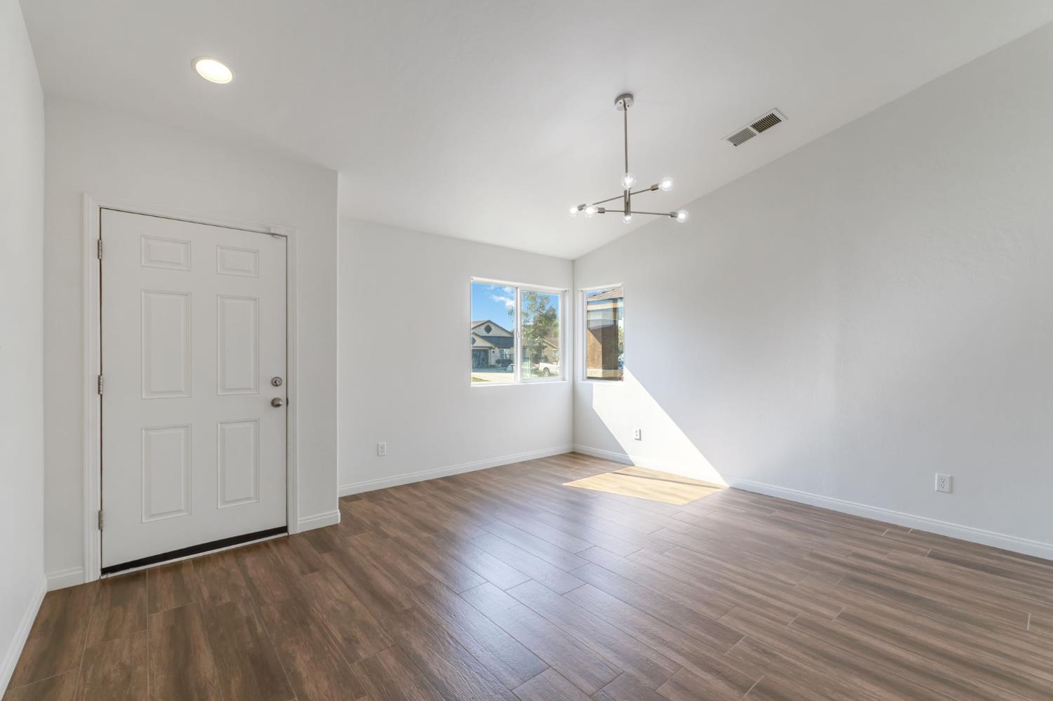 2304 September Dr, Bakersfield, CA 93313