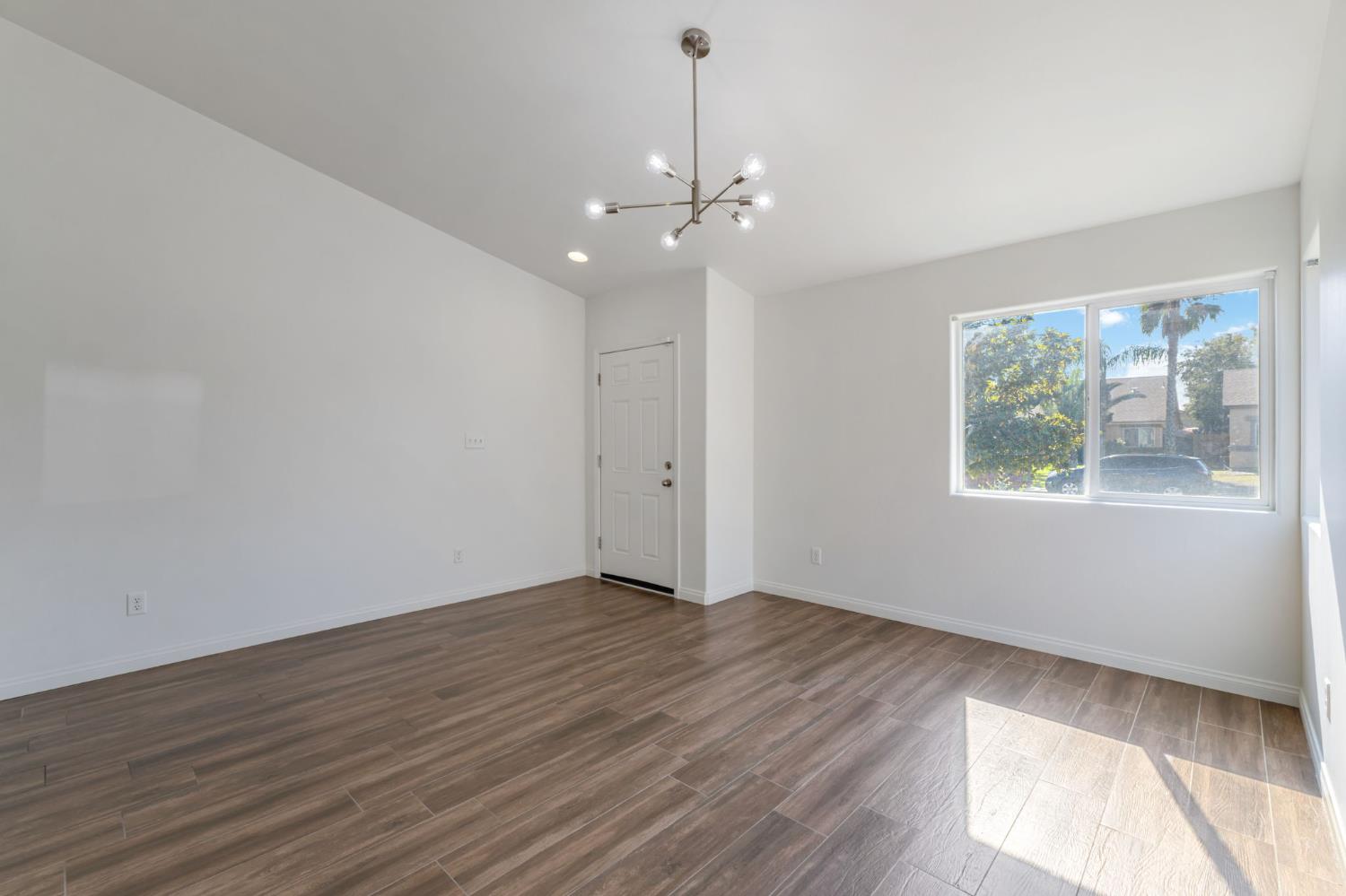 2304 September Dr, Bakersfield, CA 93313