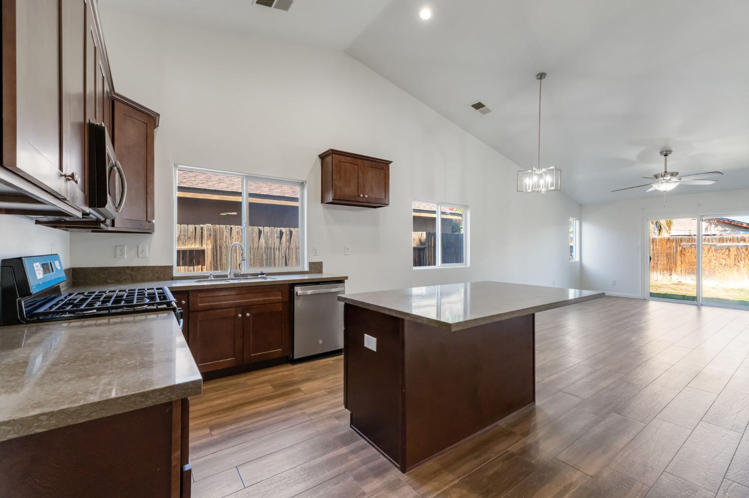 2304 September Dr, Bakersfield, CA 93313