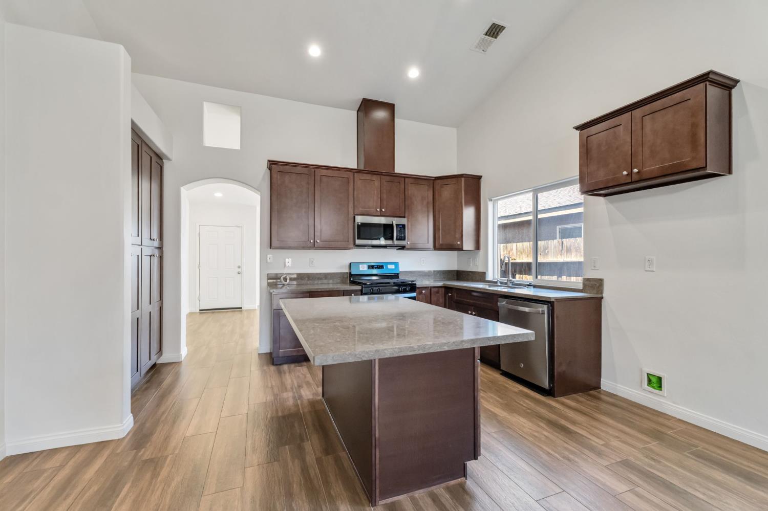 2304 September Dr, Bakersfield, CA 93313