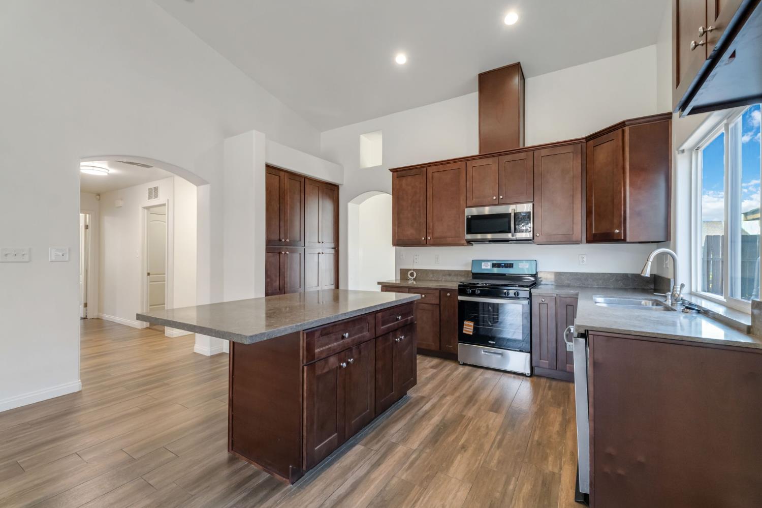 2304 September Dr, Bakersfield, CA 93313