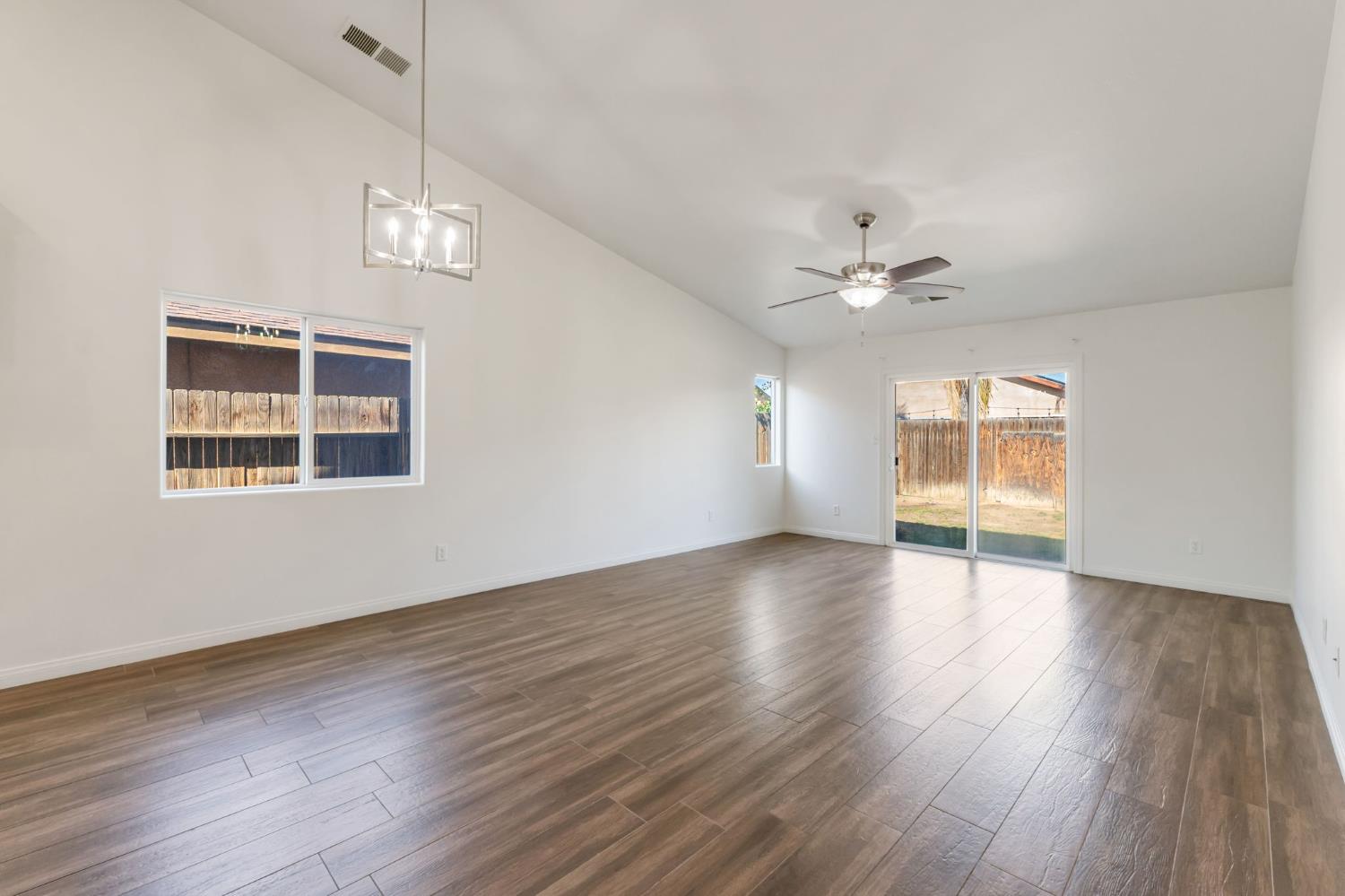 2304 September Dr, Bakersfield, CA 93313