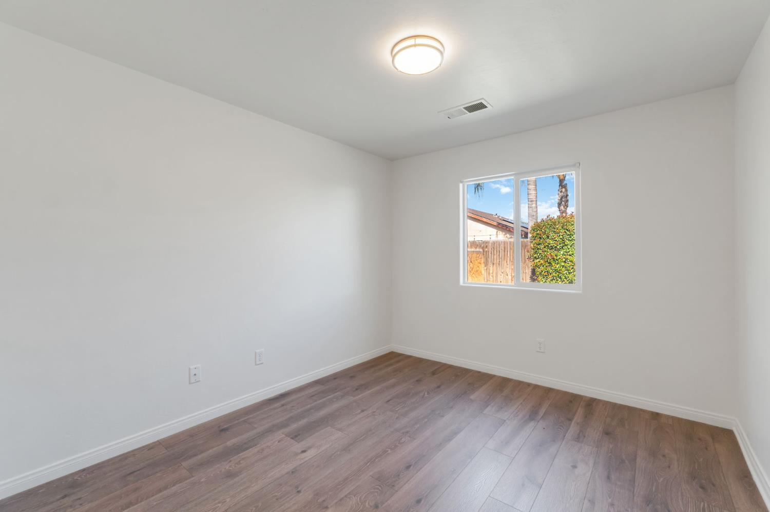 2304 September Dr, Bakersfield, CA 93313