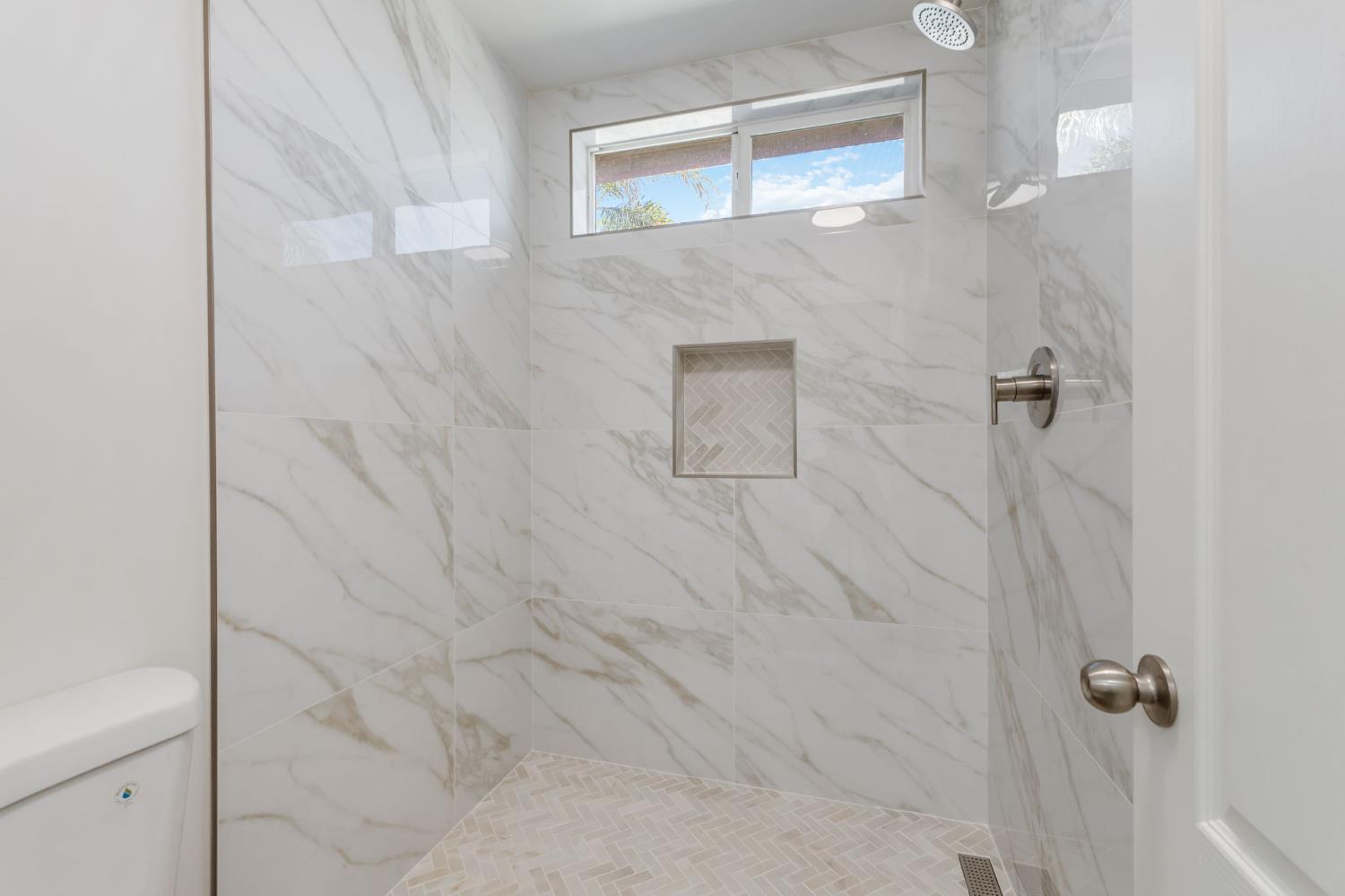 2304 September Dr, Bakersfield, CA 93313