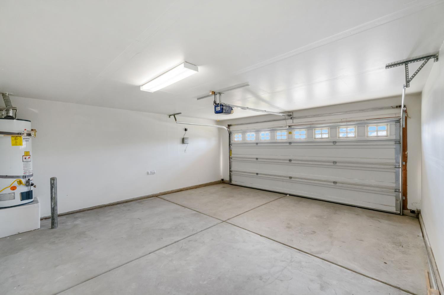 2304 September Dr, Bakersfield, CA 93313